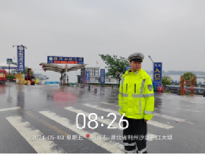 畅行“五一”，荆州交警一路护航！