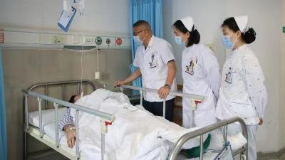 监利市民合力救助维族青年，彰显民族团结深情