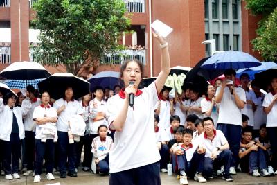 为高考加油 为青春喝彩！沙市中学举办高考“喊楼”快闪活动  