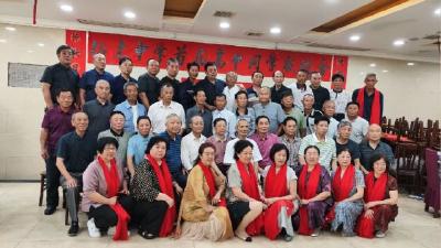 良宵盛会喜空前，兄弟姊妹舞蹁跹