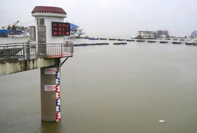 暴雨橙色预警继续，长江和西江发生编号洪水，湖北提升防汛应急响应至三级，汛情最新情况→