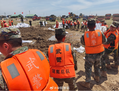 突发！湖南华容县钱团间堤堤坝发生管涌