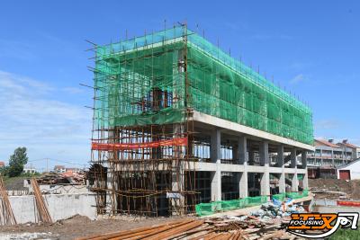 江陵县秦市乡西干渠桥与闸阀建设初现雏形