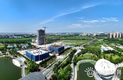 挥汗如雨战高温 荆州大学城科创大厦项目建设稳步推进