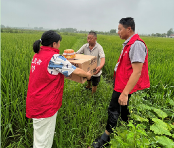 “徐福记”携手荆州市慈善总会援助受灾困难群众