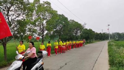 松滋市严兴场村：扭起秧歌打起鼓，安全宣传不放松