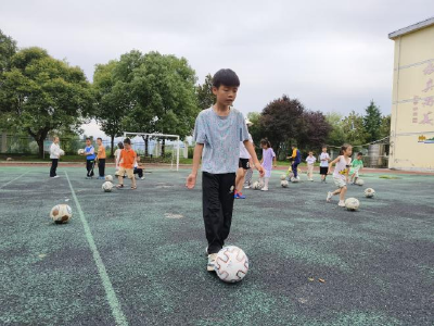 暑期“三下乡”|长江大学：教体学子五育并举，关爱留守儿童成长