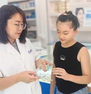 监利：爱心眼镜捐赠 助贫困学子拥有“光明”未来
