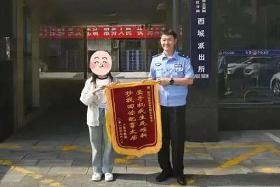 看了这些荆州“显眼包”！警察都没绷住