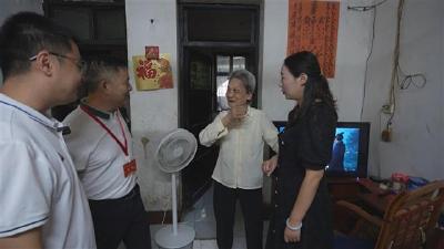 浓情中秋 温暖相伴！沙市区崇文街道联合商会为150名老人送温暖 