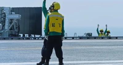 歼20夜间空中加油画面首次公开