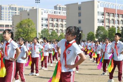 民族舞融入课间操 跳出最“炫”民族风