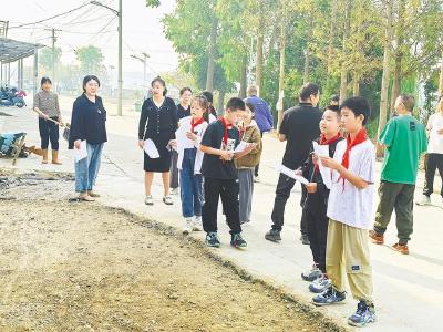 湖北日报丨洪湖岸边有支“娃娃督查队”