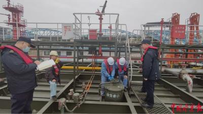 中国水运网关注 | 荆州海事局强化冬季枯水期危化品运输安全监管