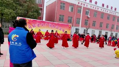 江陵县白马镇桂花社区举办“喜迎元旦·广场舞交流”晚会