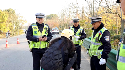 护航冬季出行！荆州交警整治突出违法行为