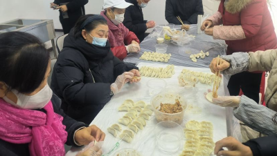 “饺香情暖冬至日  贺卡意浓康复时”——荆州区御河社区开展包饺子活动