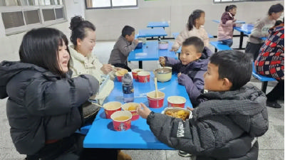 监利市龚场镇第二小学组织开展"食堂开放日"活动