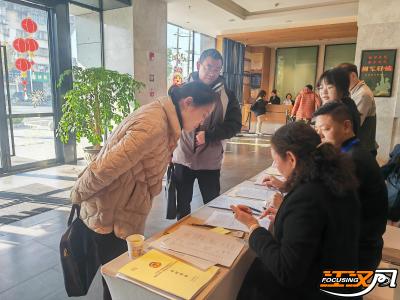 两会聚焦丨荆州市政协委员报到 履职展风采 建言助发展