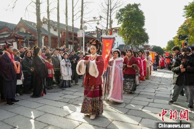 中新网关注 | 湖北荆州文旅局长“CP团”贺岁巡游古城 特色文旅活动迎新春