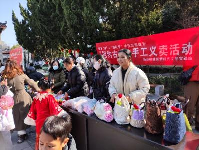 荆州区西城街道通会桥社区开展“相约古城”手工义卖活动