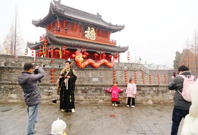 新春走基层 | 荆州古城东门景区：捕捉精彩瞬间 留下春节记忆（图集）