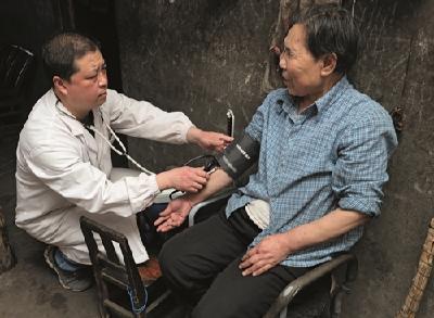 人民日报关注 | 荆州市荆州区：从“舌尖”到“心间” 托举幸福晚年