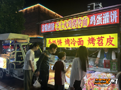 石首：“星空夜市”点亮城市夜经济新地标