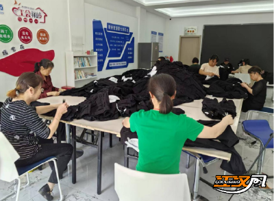 松滋：“零工驿站”变身“家门口工厂”