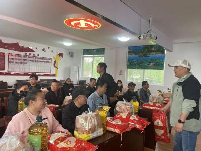 爱心汇聚！村企携手送温暖
