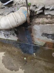 沙市区：小区下水道漏污水 居民盼解决
