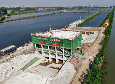 太湖港灌区新建田家湖泵站主泵房封顶