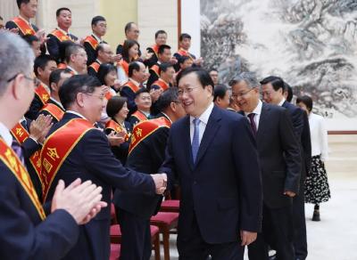 王忠林李殿勋看望我省受表彰的全国劳模和先进工作者 大力弘扬劳模精神劳动精神工匠精神 为加快建成支点贡献更多智慧和力量