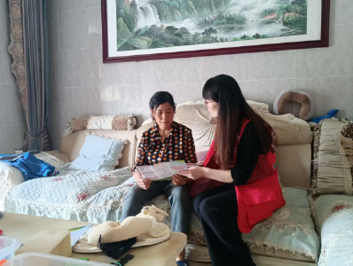 三湾路社区：入户走访“不停歇” 为民服务“零距离”
