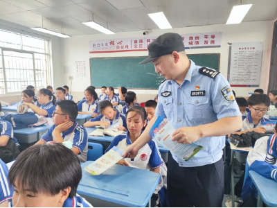 荆州区警方开展禁毒反诈宣传进校园活动