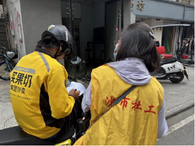 零距离“贴新声”，凝聚力“连新心”：沙市区乐仁社工关爱外卖骑手