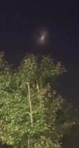 新疆多地现不明飞行物，“几秒内突然加速消失”，官方回应