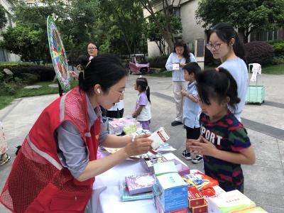 齐赴文明约定  共建绿色家园：沙市区开展有害垃圾集中回收宣传活动