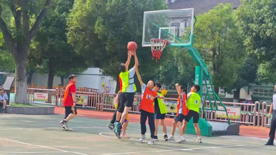 荆州小学：篮球热力燃动校园 少年梦想翱翔天际