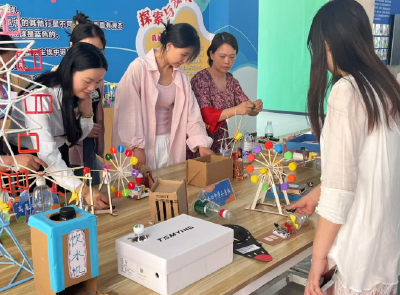 创意教具展风采 科普大篷车助力石首市科学教育再升级