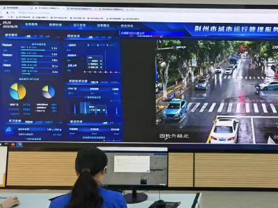 “五一”流动的风景线—— “城管蓝”守护城市“净”“亮”“畅”
