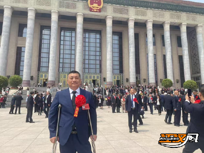 “生活以痛吻我，我却报之以歌” ——记全国自强模范、荆州肢残人协会主席尹胜 
