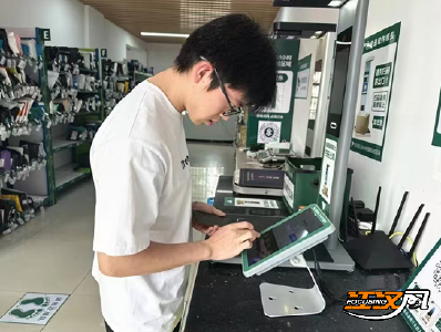  荆州高校首家24小时智慧驿站投入运营