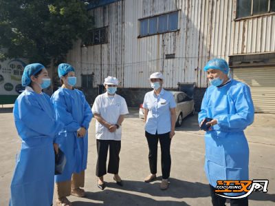 严把“入口关”！沙市二中膳食监督家长委员会突击检查配餐公司   