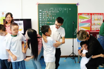 湖北峰翰科技：爱心汇聚“曙光” 特童乐享温暖