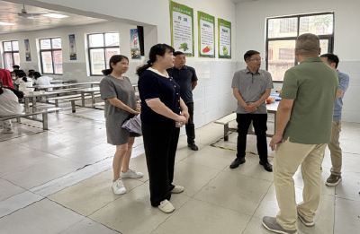 守护师生舌尖上的安全！​“两代表一委员”到岑河农场初级中学食堂检查督导