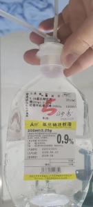 女子在酒店床上被毒蛇咬伤：扎16支血清，住院半月无法站立，时隔两年仍有后遗症