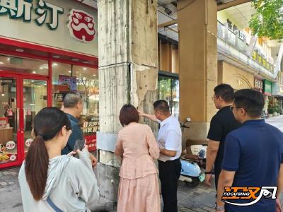 擦靓“窗口”  打造“名片”：荆州市城管执法委联合多部门“马路办公” 提升管理水平