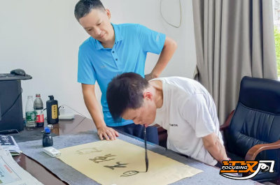 身边的感动 | 张毛毛：残臂挥毫书壮志 自强不息写华章
