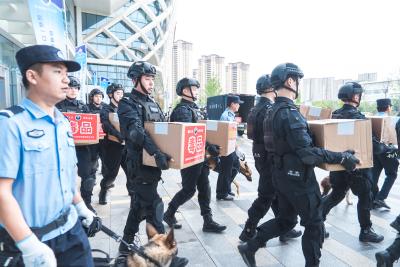荆州市举行“6•26”国际禁毒日主题宣传暨毒品集中销毁活动